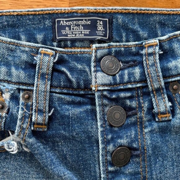 Abercrombie Ultra High Rise Mom Jeans Denim 24 00R Blue Ripped Raw Hem Straight - Picture 3 of 5
